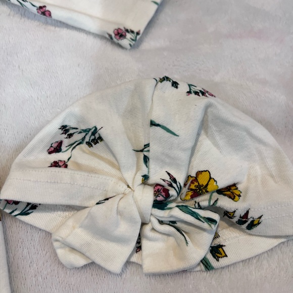 NEW Catherine Malandrino One Piece Baby Pjs with Matching Hat 0-9M - Picture 3 of 7